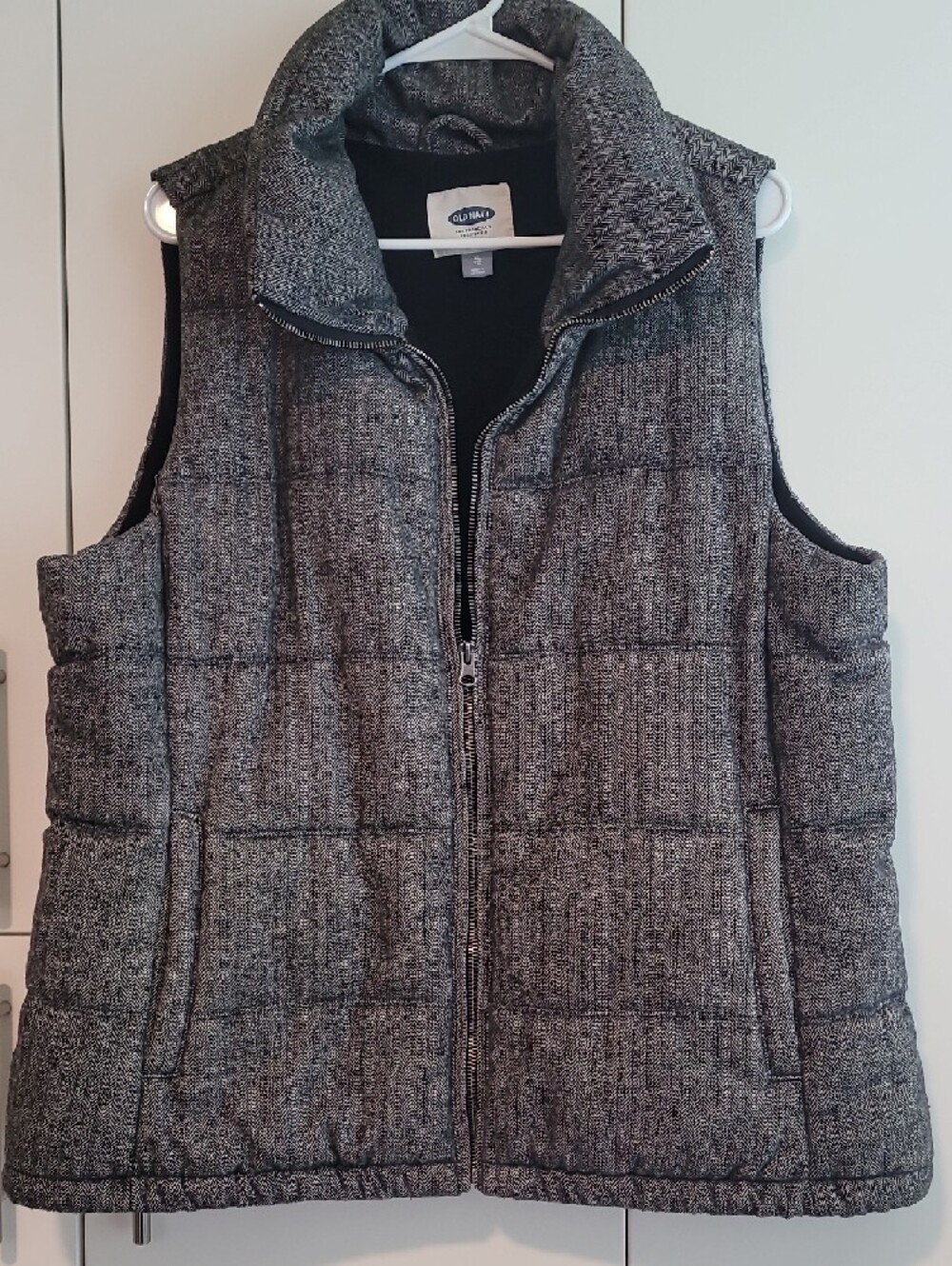 Old Navy Black and Heather Gray Quilted Herringbone Vest